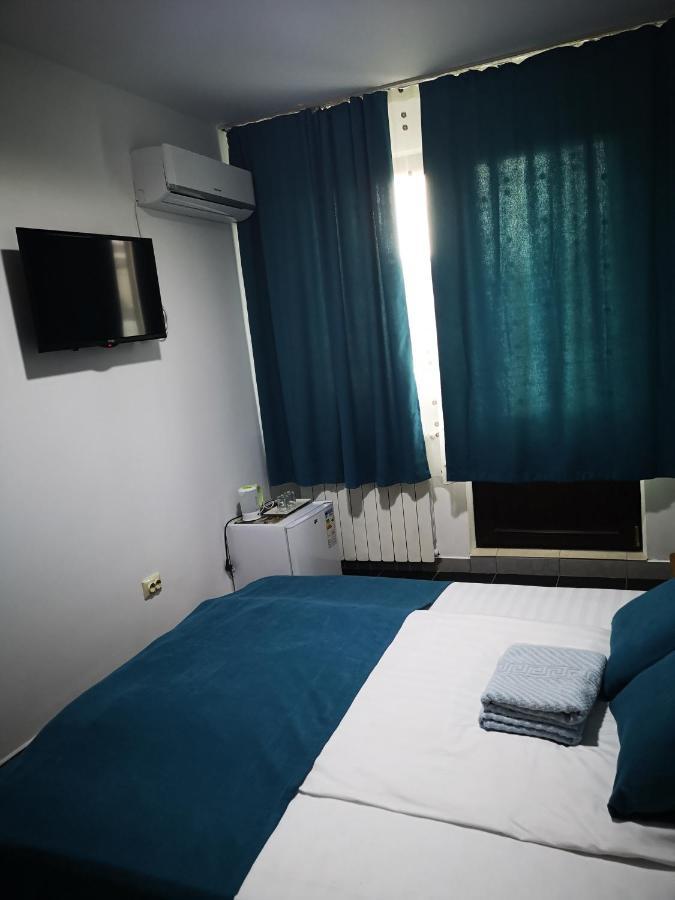 Pensiunea Mikelis International Otel Curtea de Argeş Dış mekan fotoğraf