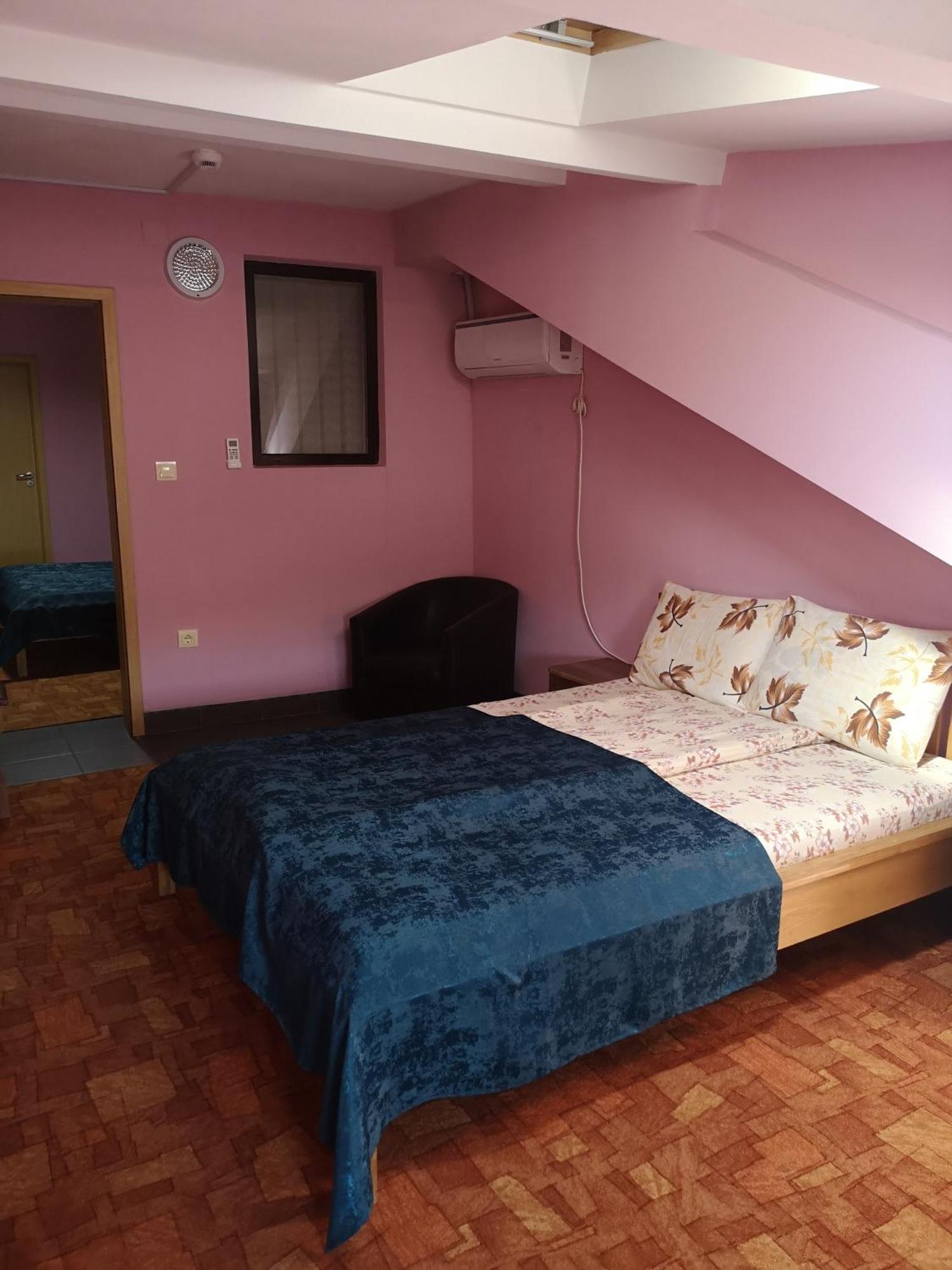 Pensiunea Mikelis International Otel Curtea de Argeş Dış mekan fotoğraf