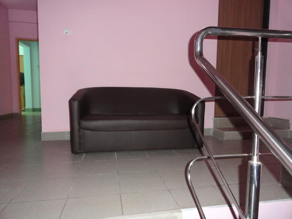 Pensiunea Mikelis International Otel Curtea de Argeş Dış mekan fotoğraf